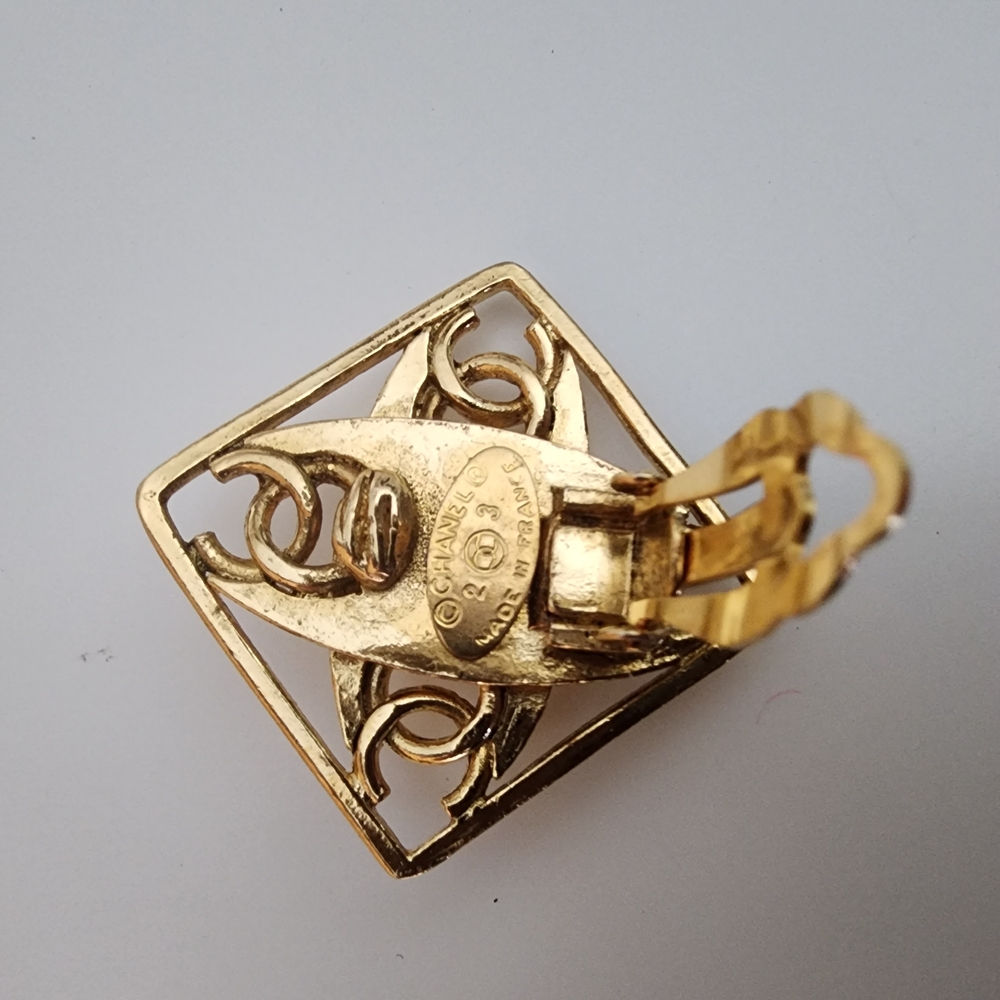 CHANEL Early 90's 4 CC COCO Square With Pearls Earrings - Picture 5 of 11